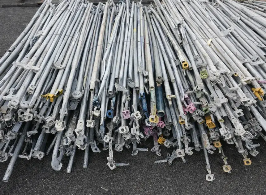 先行手すりの異サイズ混入例